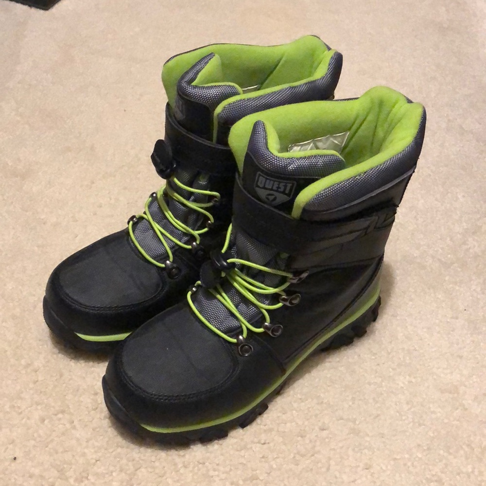 Boys Black and green winter boots